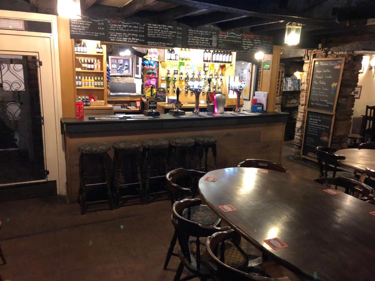 The Crosskeys Inn Usk Dış mekan fotoğraf